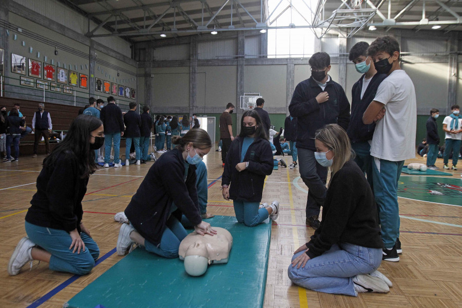 Los escolares del Liceo La Paz se forman en emergencias y reanimación cardiopulmonar