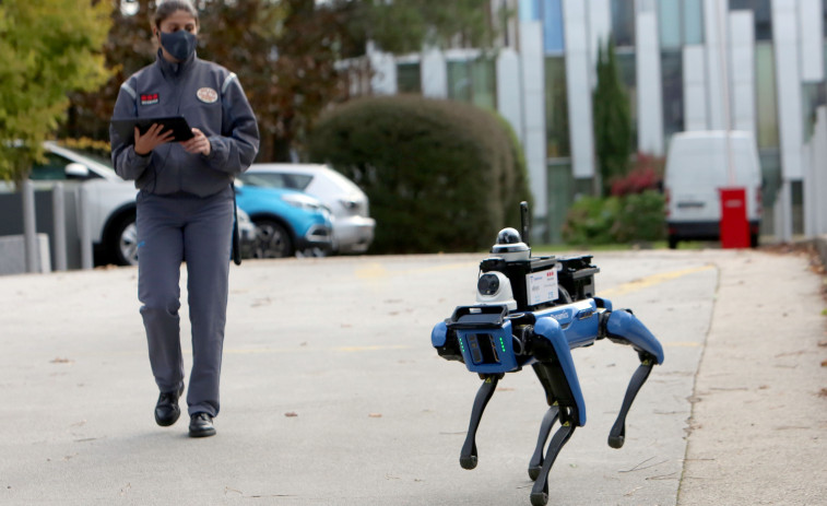 Spot, un robot perro con tecnología 5G y cámaras, vigilará el campus de la Universidad de Vigo