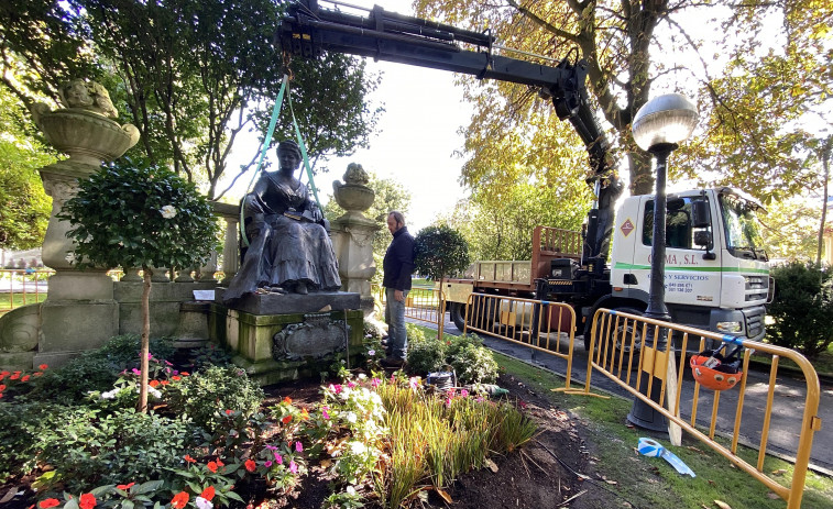 El Ayuntamiento recuperará la estatua original de Pardo Bazán de Méndez Núñez