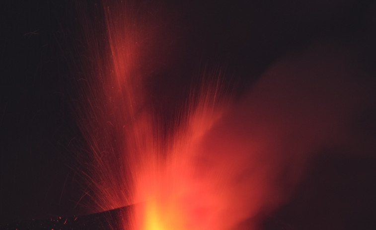 El volcán de La Palma se supera cada día: Más lava, energía y sismicidad