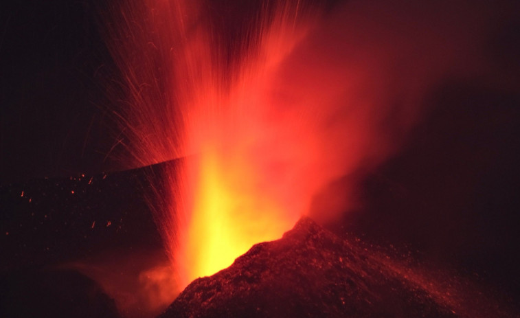 La colada de lava de La Laguna está “muy parada” pero con más “presión” por el nuevo material magmático