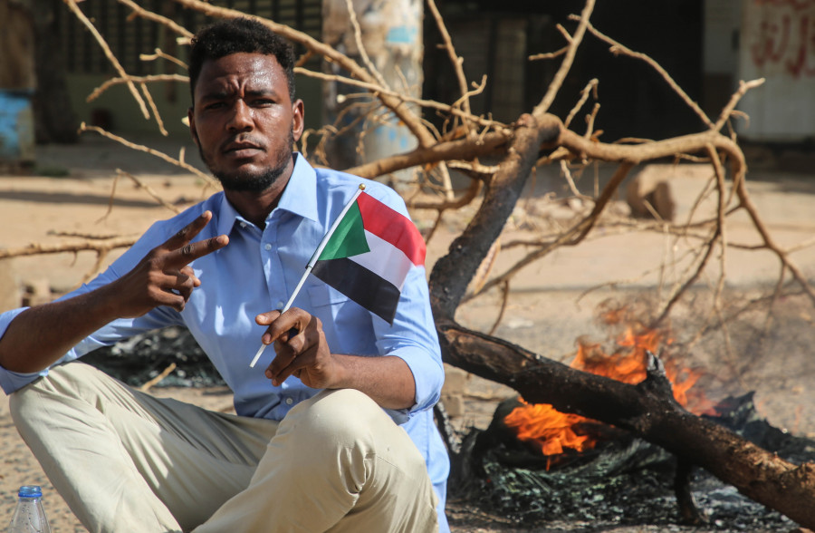 Sudán, de una transición hacia la democracia pactada a un golpe de Estado militar