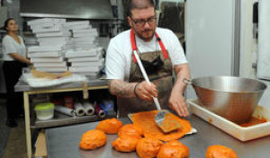 El chef Pablo Pizarro inaugura el primer obrador de ´La Empanada Viajera´