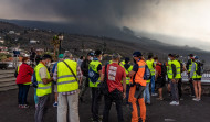 La colada tres sigue destruyendo viviendas e invernaderos en avance hacia el mar en La Palma