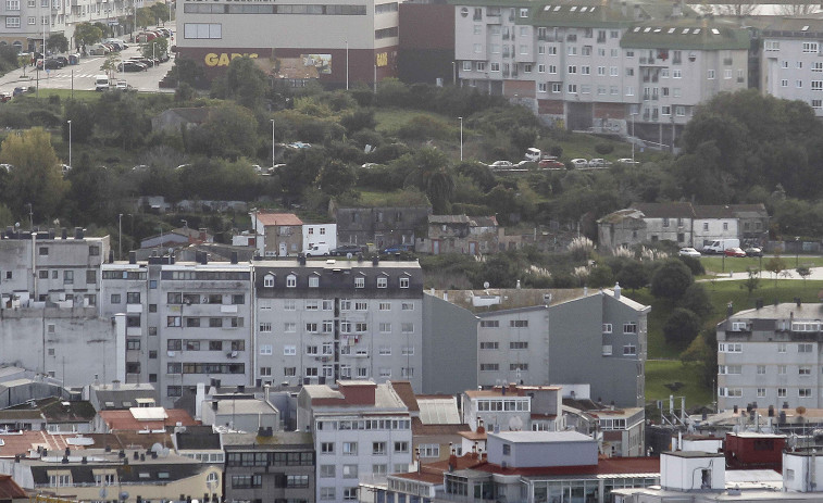 Los vecinos de O Castrillón denuncian trapicheos y ruido nocturno en unas chabolas del barrio