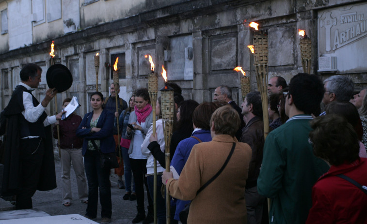 Vuelven las visitas nocturnas al cementerio de San Amaro en noviembre y diciembre