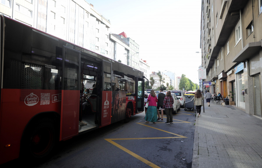 Una línea directa  de bus unirá la  plaza de Pontevedra  y Marineda City  el próximo año