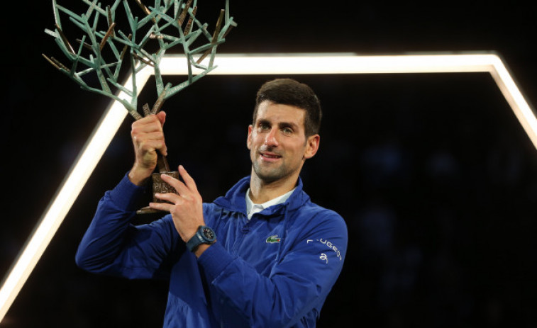 Djokovic tumba a Medvedev en París y conquista su 37º Masters 1.000