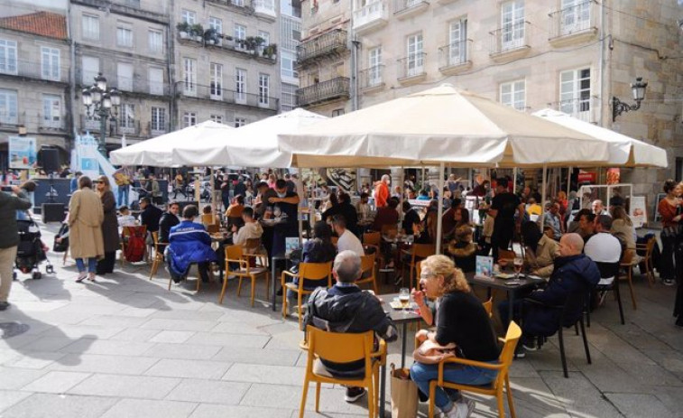 Ascienden los casos activos hasta los 745 en Galicia, 221 más que hace una semana, y bajan los contagios a 54
