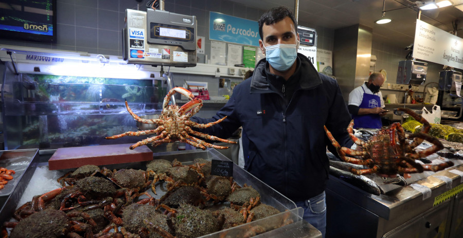 Subastados más de 3.000 kilos de centolla en el primer día de campaña