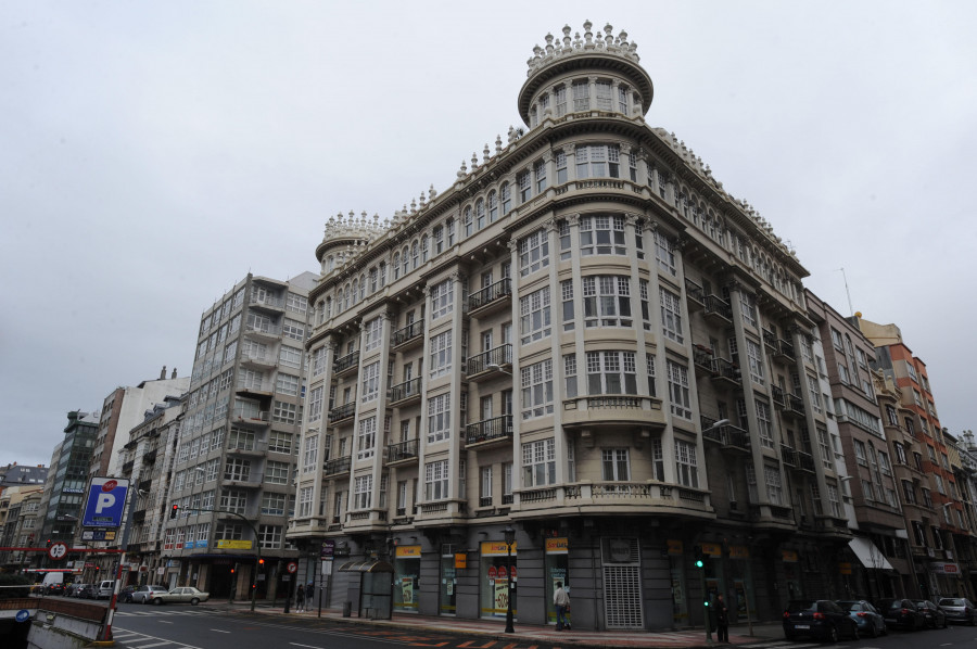 El Ayuntamiento de A Coruña abonará 172.339 euros en misas para heredar un edificio histórico en Plaza de Pontevedra