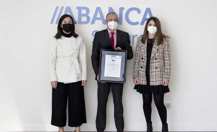 La sede de Abanca Seguros en A Coruña recibe el certificado Residuo Cero de Aenor