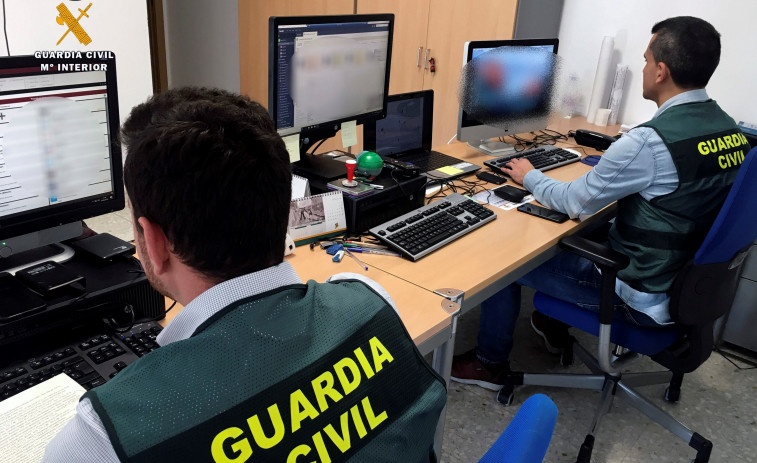 Detienen en Murcia al presunto autor de 13 delitos de estafa en supermercados de A Coruña y Pontevedra