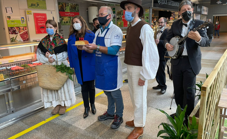 El mercado de Plaza de Lugo celebra su 111 aniversario con un regreso a 1910