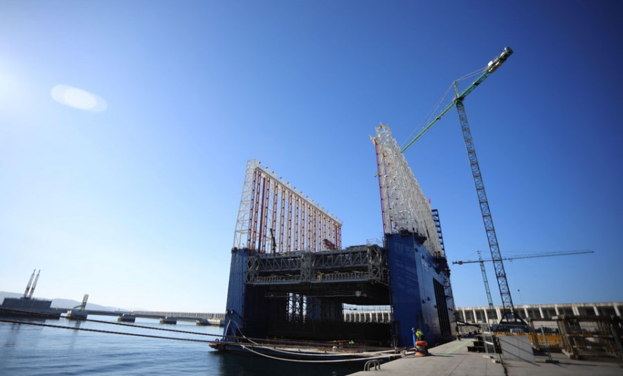 Acciona finaliza el primer cajón que el dique “Kugira” construye en el Puerto Exterior