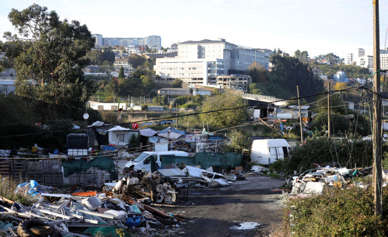 Solo ocho familias subsisten en el poblado de A  Pasaxe a la espera  de ser realojadas