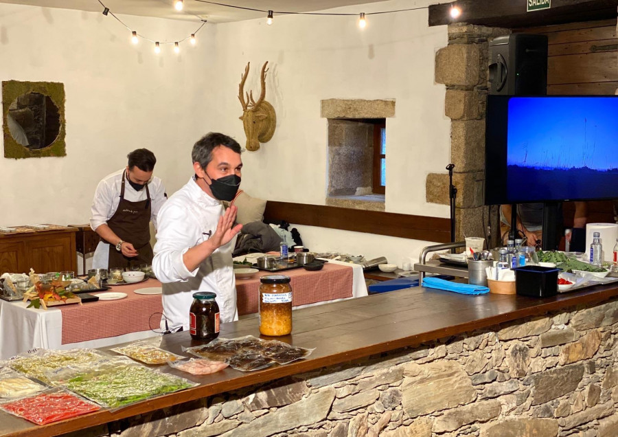 El chef Estrella Michelín Javier Olleros forma a los restauradores de la Reserva de Biosfera