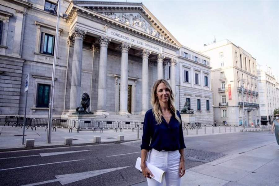 Álvarez de Toledo dice que no abandonará su escaño y que asumirá el coste por romper la disciplina de voto