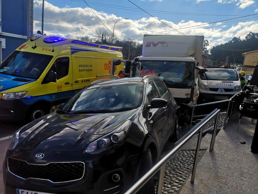 Un accidente en Gandarío con varios vehículos implicados se salda con un herido