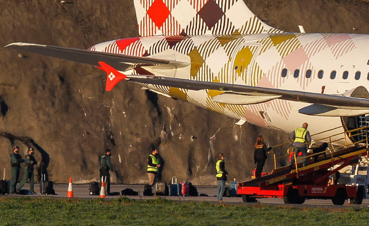 La amenaza de bomba podría estar relacionada con el preso que viajaba en el avión con destino a A Coruña