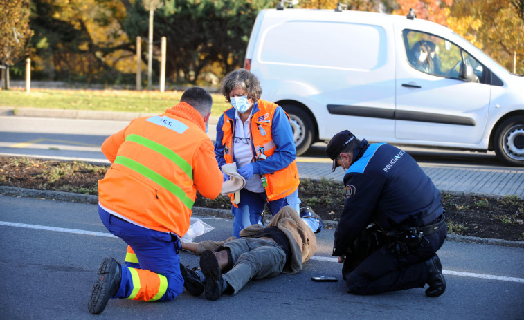 Un hombre de 31 años resulta herido leve tras ser arrollado por un turismo frente al hotel Avenida
