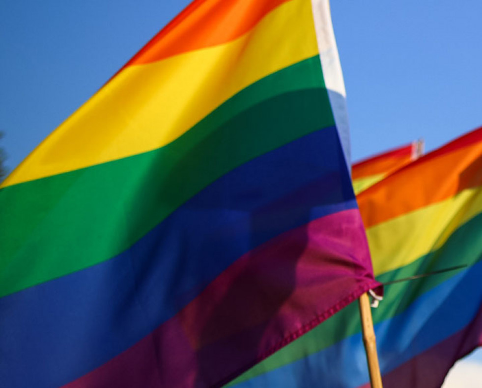 Banderas del orgullo trans y LGTB