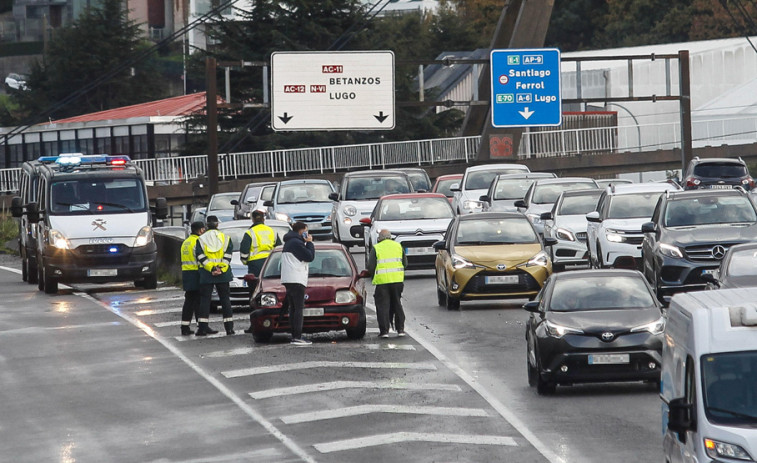 La lluvia acompaña una complicada jornada con un atasco de dos horas en Alfonso Molina