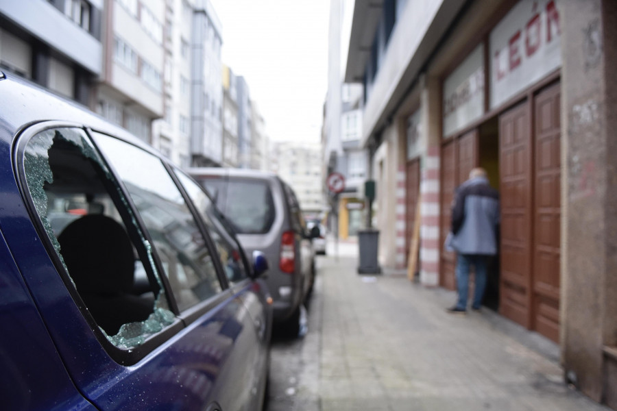 Roban en la taberna Cacabelos del Agra do Orzán con un gato sustraído de un coche