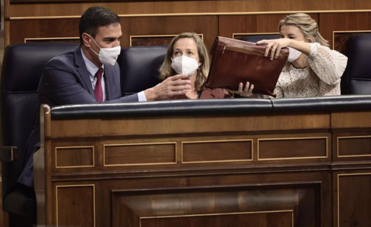 Bruselas insiste en pedir a España una política fiscal 