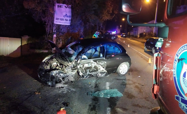 El 061 traslada al hospital a una persona tras un choque en Oleiros