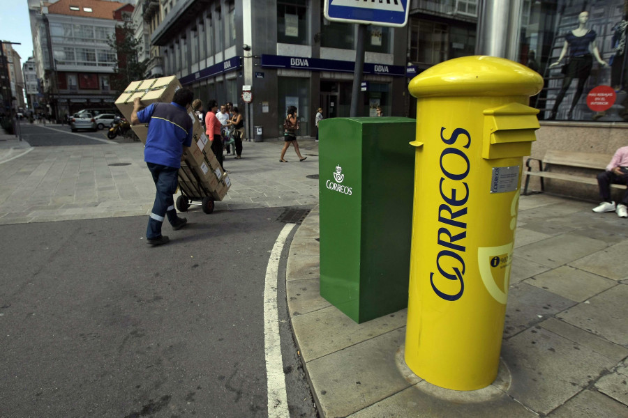 Los vecinos de Los Rosales, Labañou y Visma denuncian el recorte de horarios en Correos