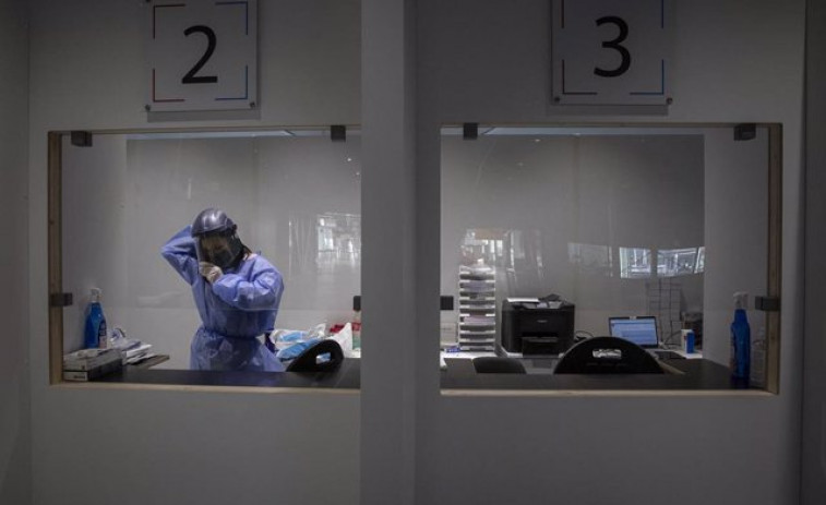 Países Bajos confirma trece contagios de la variante ómicron en pasajeros procedentes de Sudáfrica