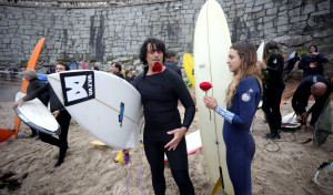 Las fotos del homenaje a Tito Fariña por los surfistas en el Matadero