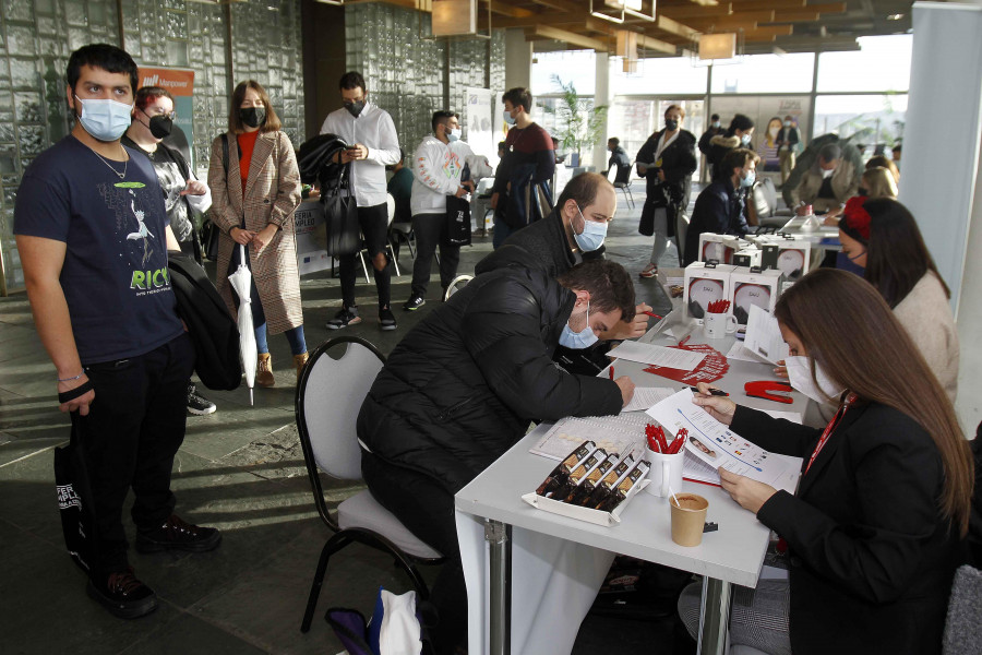 Más de 400 jóvenes participan en la X Feria de Empleo de la Cámara