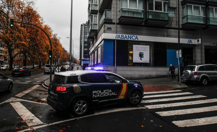 Detenidos un bergondés y un arteixán por atracar un estanco y dos oficinas bancarias