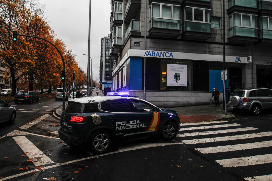 Detenidos un bergondés y un arteixán por atracar un estanco y dos oficinas bancarias