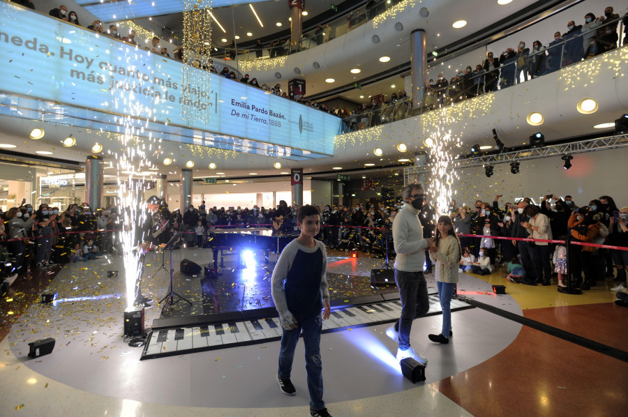 El pianista James Rhodes abre las puertas de la Navidad en Marineda City