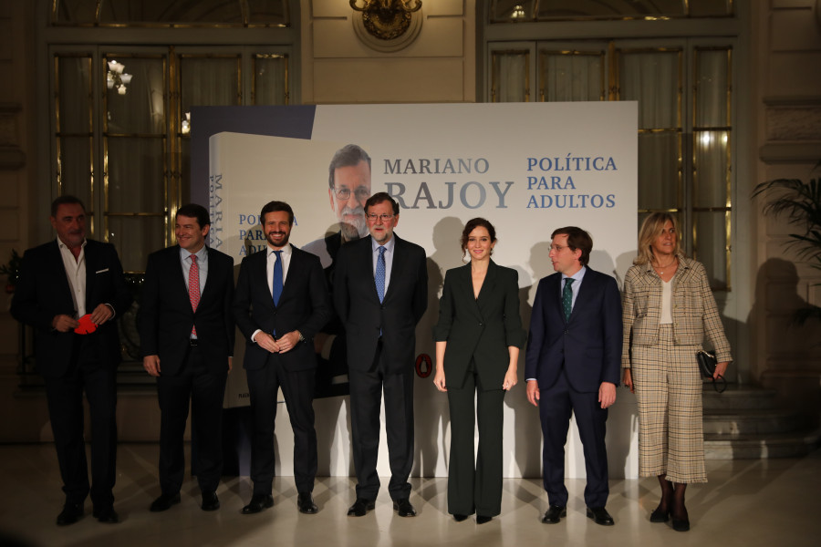 Feijóo ve una "anécdota" que Casado y Ayuso no salieran juntos en la foto