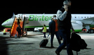 La compañía Binter aterriza por primera vez en Alvedro para estrenar la conexión con Gran Canaria