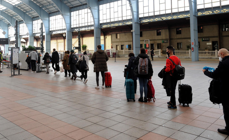 El Parlamento gallego pide que se revisen horarios y se recuperen trenes de la línea A Coruña-Ourense