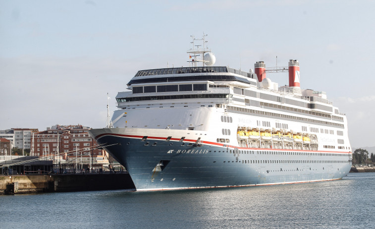 El crucero “Borealis” hizo escala en el muelle coruñés