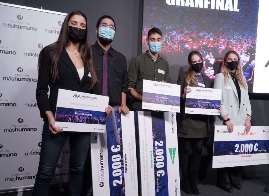 La emprendedora coruñesa Carlota Corzo se alza con el Premio Social Jóvenes Máshumano