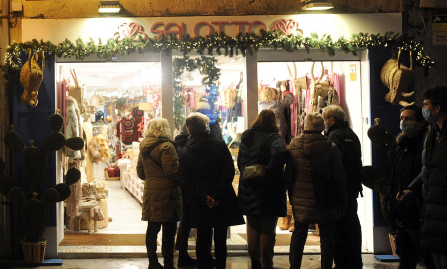 El aumento de casos de covid no frena la ilusión del comercio local por la campaña de Navidad