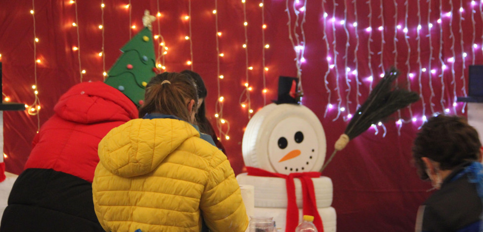 El área avanza hacia la Navidad con acto de encendido de Carral