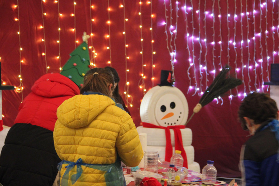 El área avanza hacia la Navidad con acto de encendido de Carral