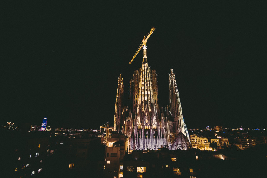 Una fiesta popular da la bienvenida a la estrella de la Sagrada Familia