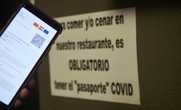 Galicia reduce reuniones, exige más certificados covid y acelera vacunación