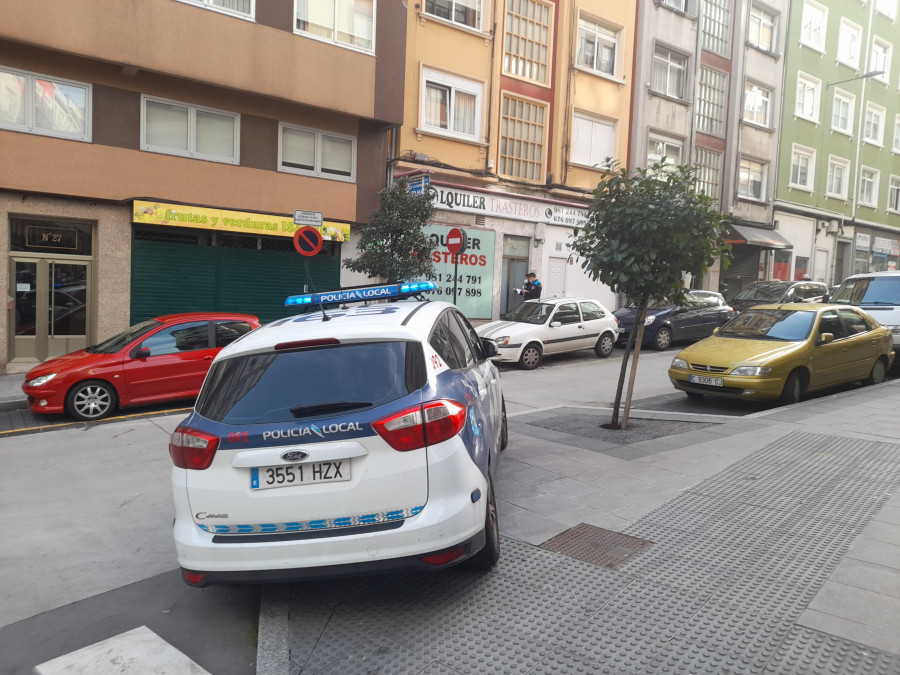 Allanan dos viviendas de un edificio de Os Mallos a plena luz del día