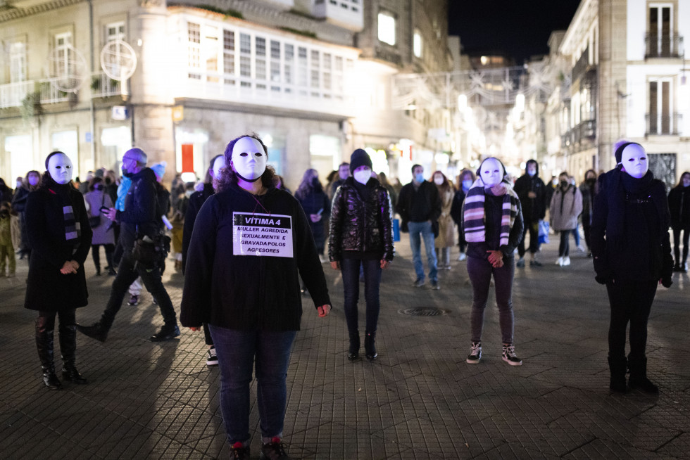 Una performance de protesta contra la violencia machista en Pontevedra