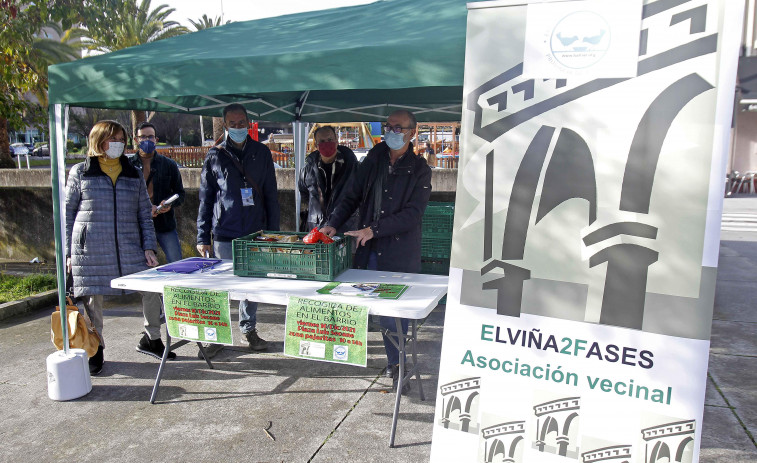 Los vecinos de Elviña realizan una recogida solidaria en favor del Banco de Alimentos